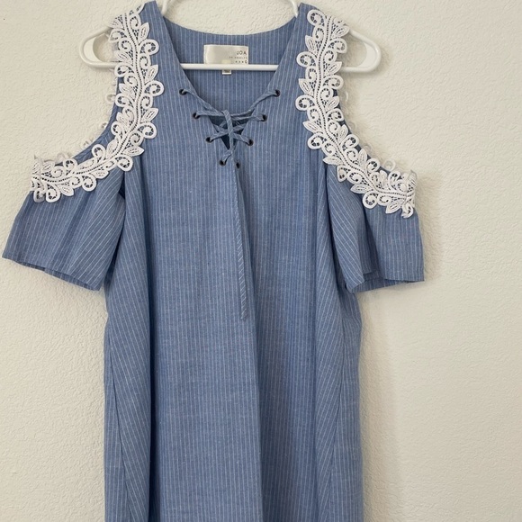 J.O.A. top lace NWOT blue top cutout shoulder lace trim sz L - Picture 3 of 9